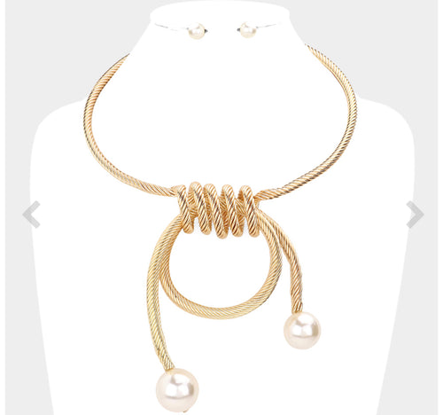 Abstract Pearl n Metal necklace set
