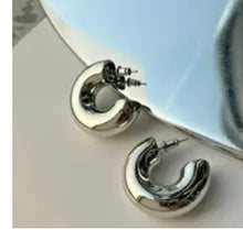 Load image into Gallery viewer, Chunky earrings