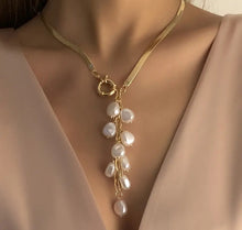 Load image into Gallery viewer, Zeta Gold n Pearl Necklace