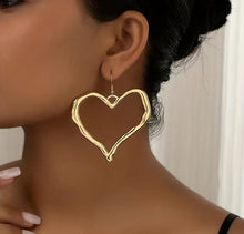 Load image into Gallery viewer, Heart Earrings