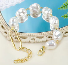Load image into Gallery viewer, Chunky Pearl Bracelet