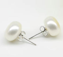 Load image into Gallery viewer, Pearl Studded Earrings