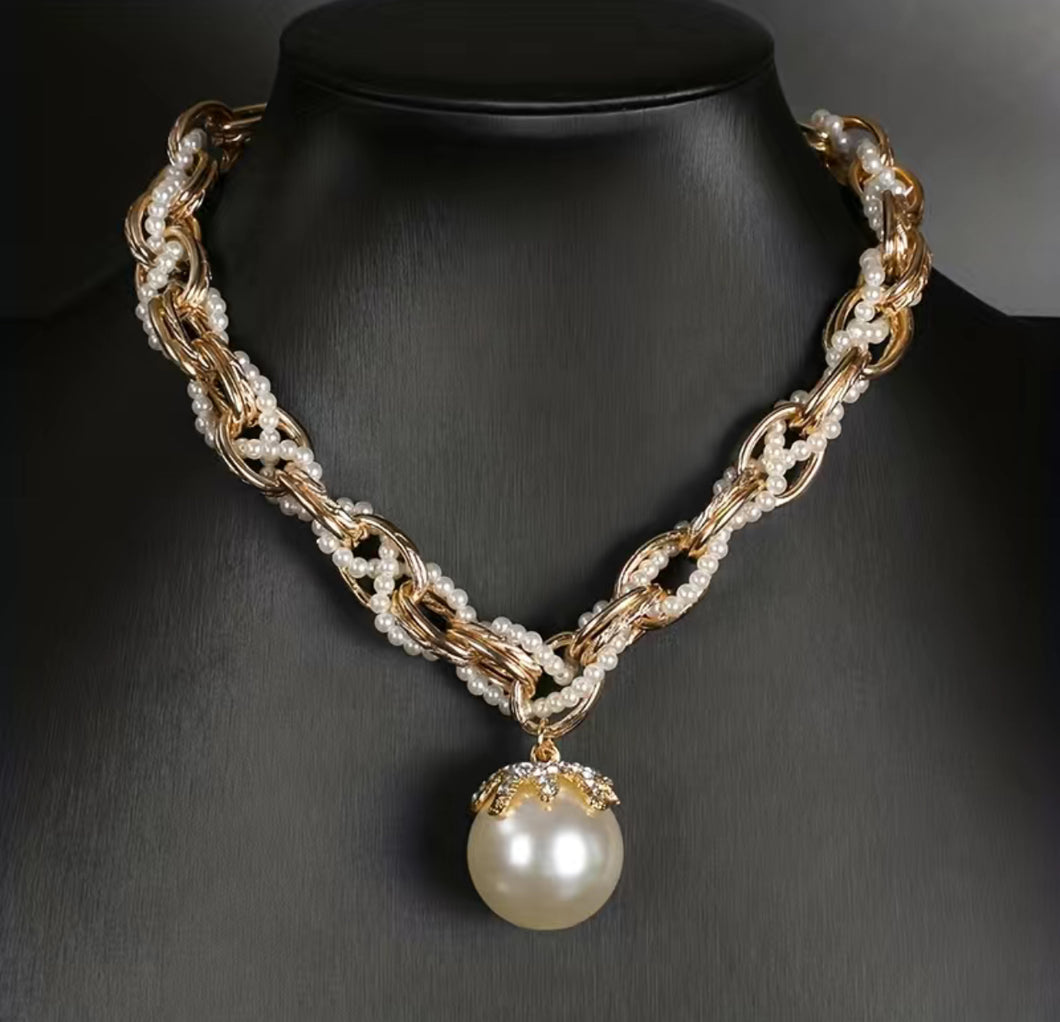 Lala Pearl Gold Necklace