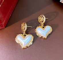 Load image into Gallery viewer, Vintage Heart Earrings