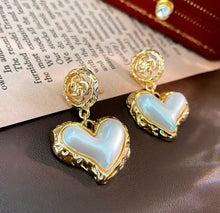 Load image into Gallery viewer, Vintage Heart Earrings