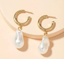 Load image into Gallery viewer, Mother Pearl Earrings
