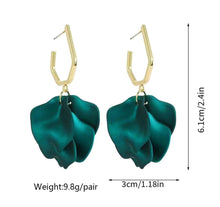 Load image into Gallery viewer, Emerald Petals Earrings