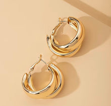 Load image into Gallery viewer, Glossy Chunky Earrings