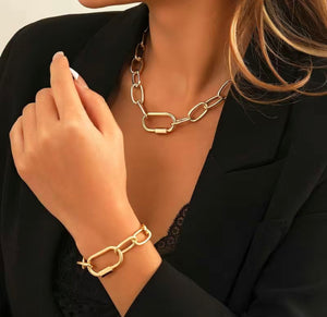 O Necklace & Bracelet Set
