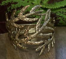Load image into Gallery viewer, HAMMERED BRANCH BEAUTY BRACELET