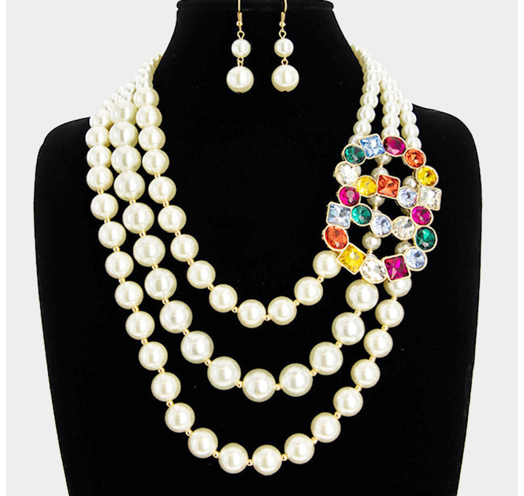 Stone and pearls necklace set
