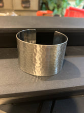 Load image into Gallery viewer, HAMMERED CUFF BRACELET